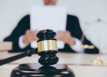 Статья рассматривает основные проблемы, с которыми сталкиваются собственники земельных участков в СНТ, такие как споры о праве собственности, устан...