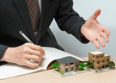 Статья посвящена наследственным спорам по земле: что делать, если возник конфликт между наследниками, какие юридические шаги необходимо предпринять...