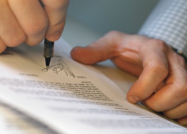 Статья предоставляет подробное руководство по оформлению наследства на имущество, приобретенное в браке. Рассматриваются ключевые юридические аспек...