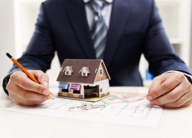 В статье подробно объясняется процесс оспаривания кадастровой стоимости земельного участка, включая шаги подачи жалобы, сбор документов и юридическ...