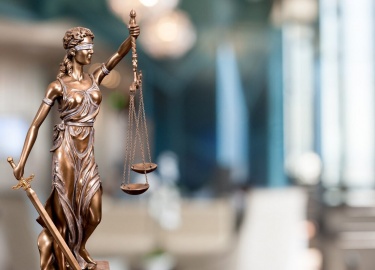 Наследование имущества, находящегося в долевой собственности, &mdash; процесс, требующий соблюдения юридических норм. В статье рассмотрены порядок ...