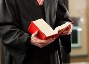 В статье рассматриваются основные причины споров между арендатором и арендодателем, способы защиты прав арендатора и арендодателя, а также юридичес...