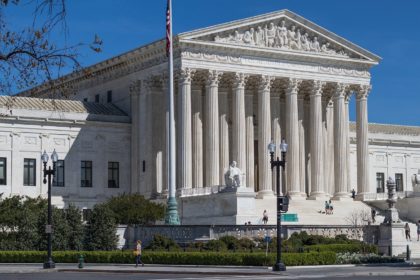 ￼Судебный комитет Сената США продвигает законопроект о реформе этики Верховного суда.